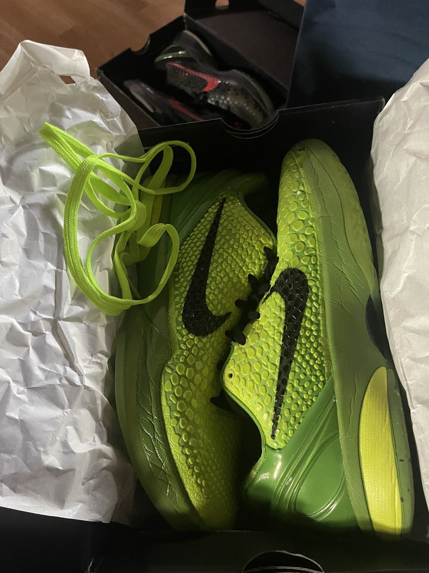 kobe’s grinches authentic size 11