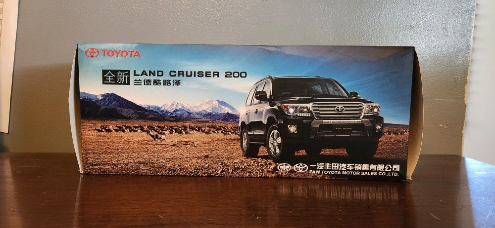 200 Series Landcruiser 1/18 Model