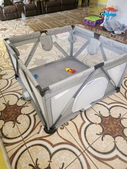 https://offerup.com/redirect/?o=SGV5by5qbw== play pen, corralito Para bebe