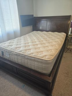 Cherry Wood Queen Bed Set