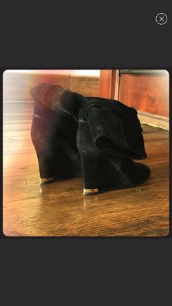 LOUIS VUITTON BOOTIES