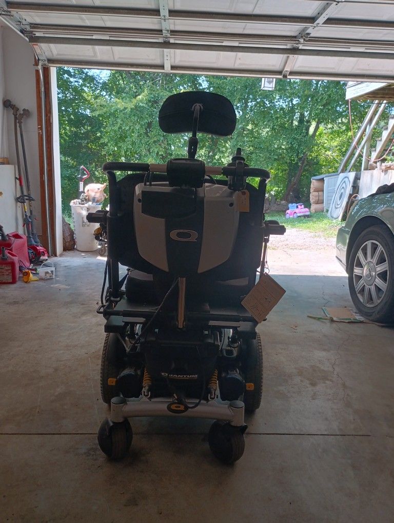 Quantum 6000z Series Power Chair
