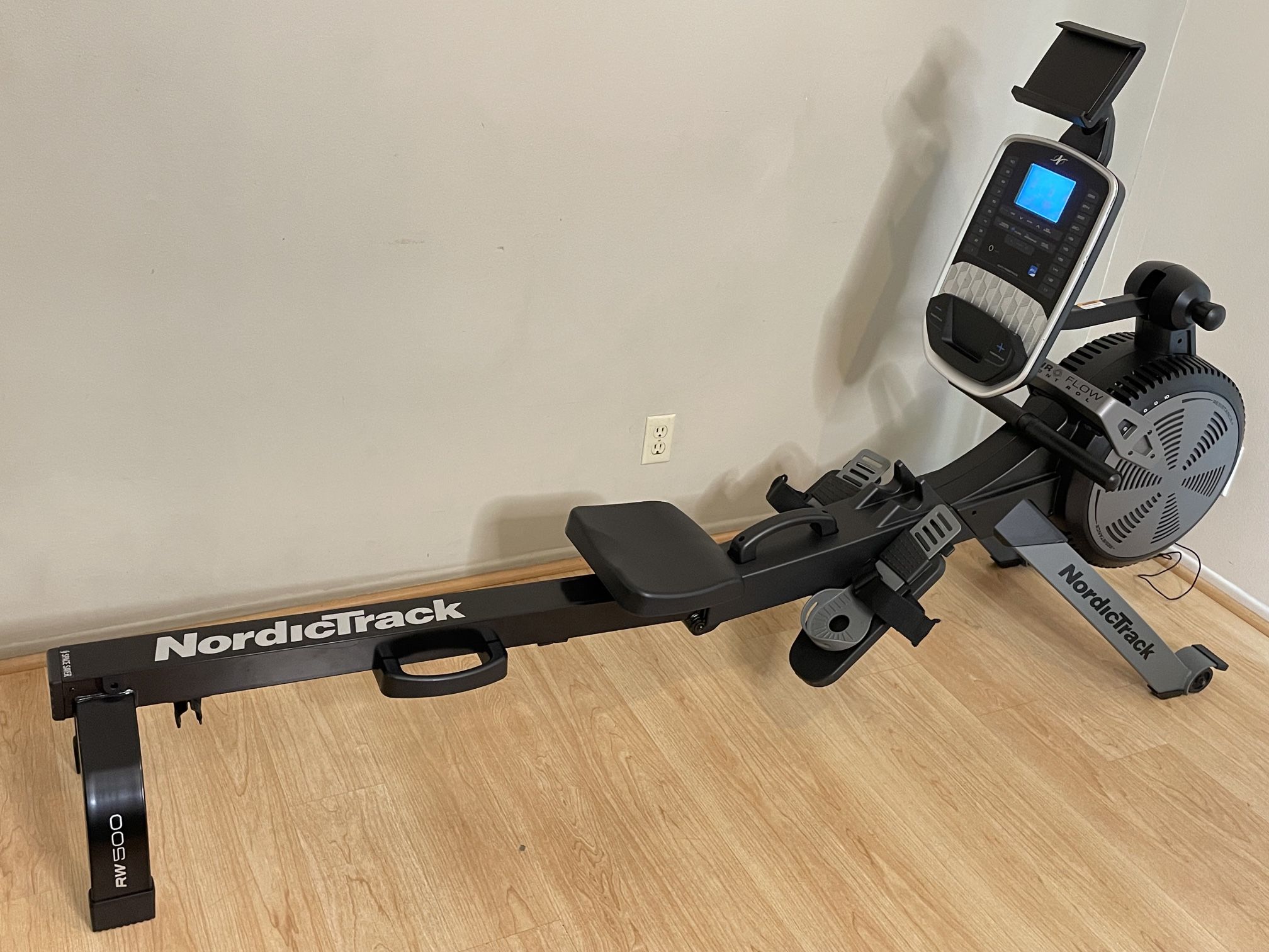 NordicTrack RW500 Rower Rowing Machine Exercise Total-Body Workout Air Resistance Crossfit Fitness