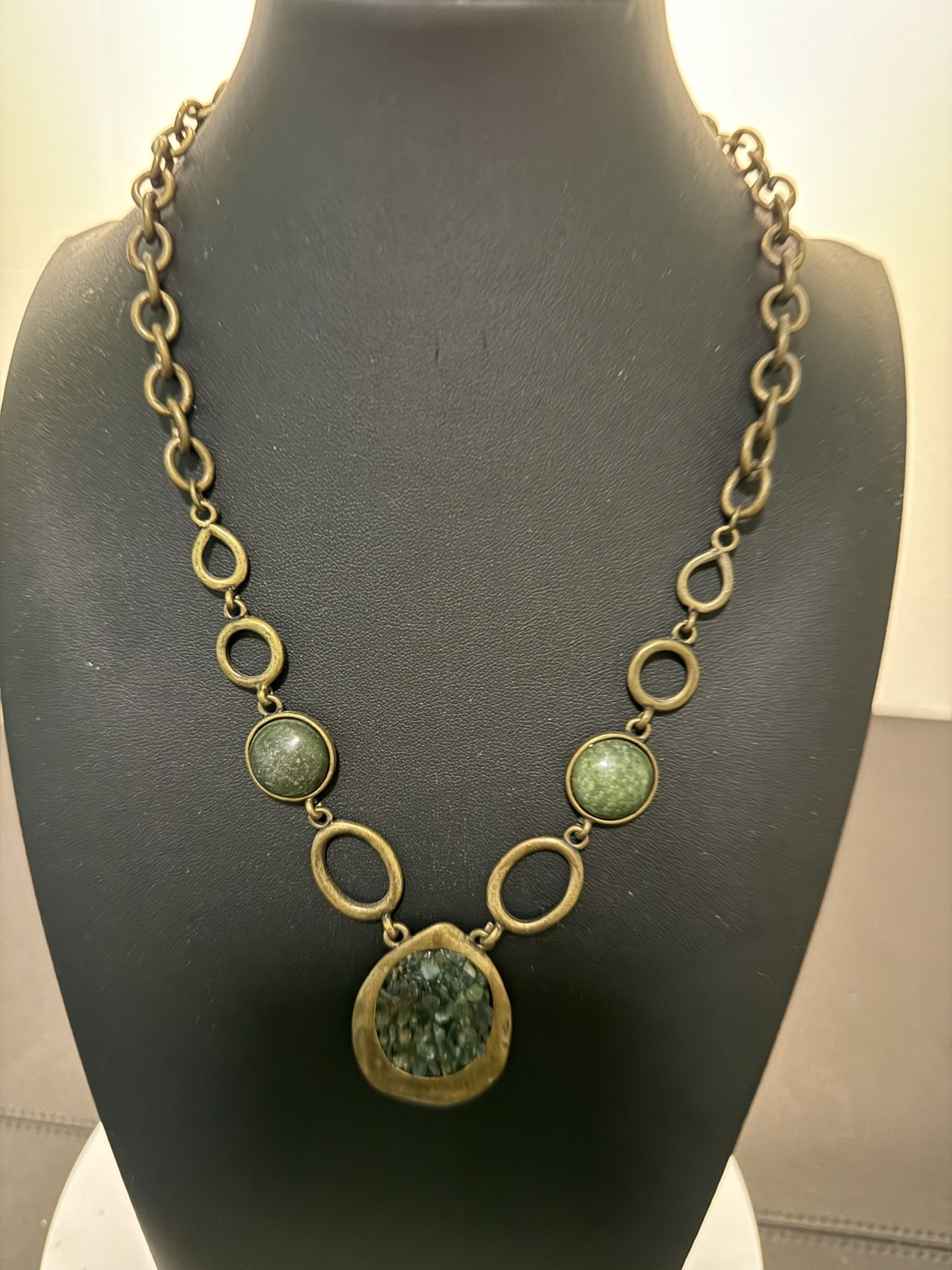 Vintage 1980s Bronze Statement Aventurine Chipped Pendant Necklace 10.5”