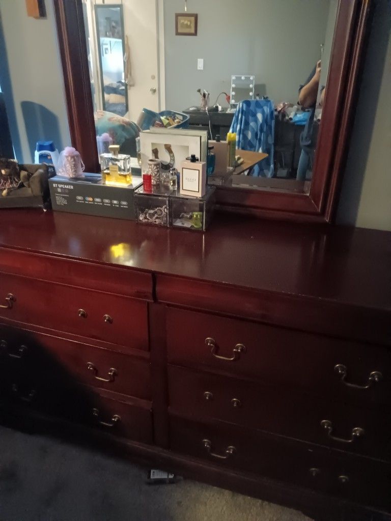 Free Real Wood Dresser And Mirror 