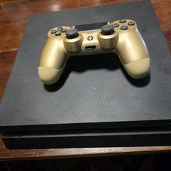 PS4 Slim 