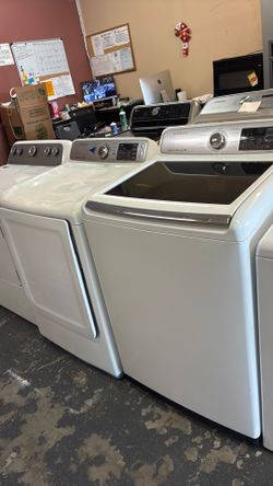 Nice like new Samsung washer and gas dryer set