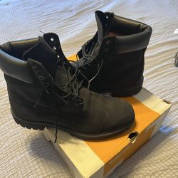 Men’s Black Timberlands Size 9