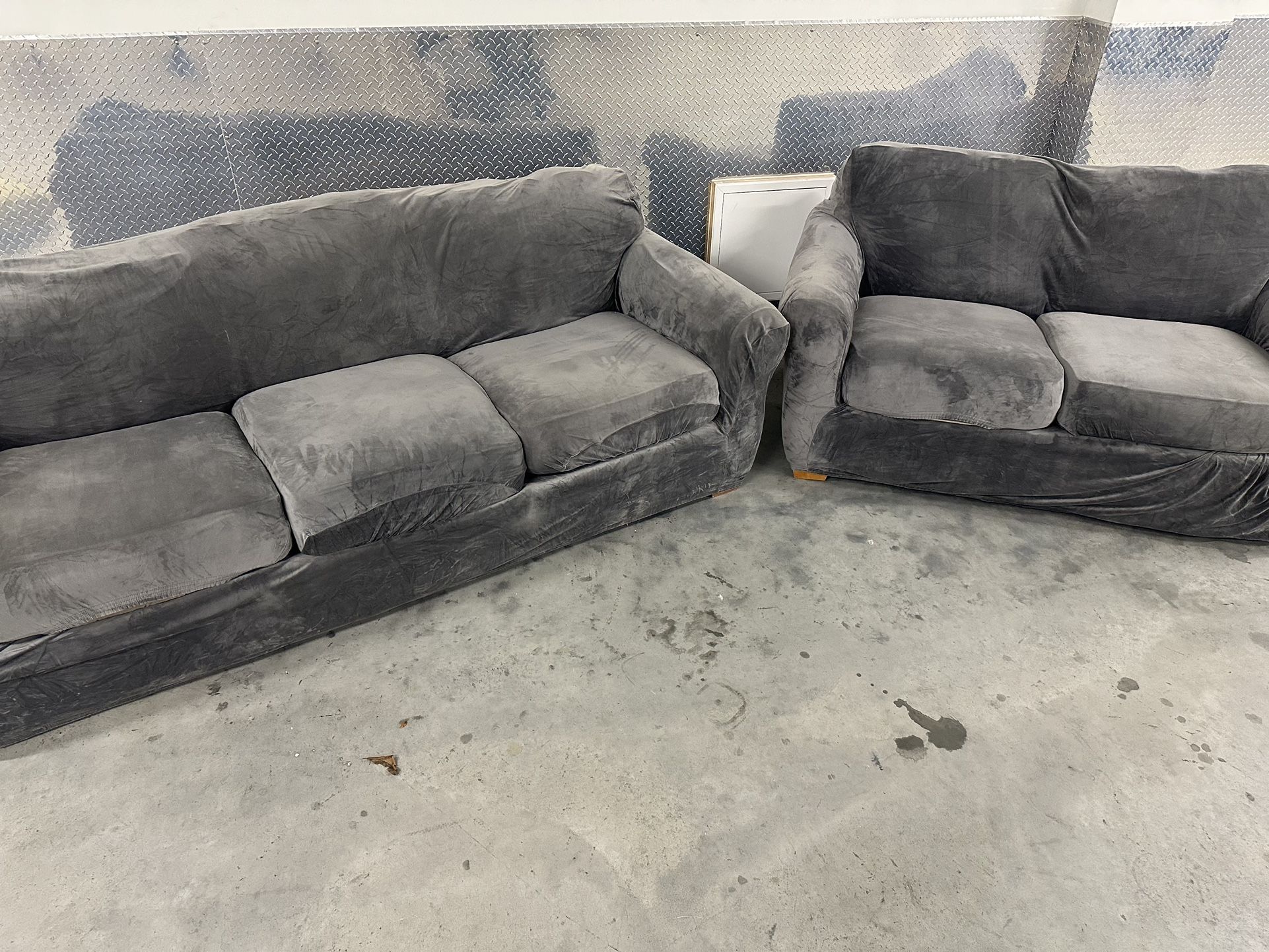Light Grey Sectional, Hardly used , FREE SHIPPING🚚🚚