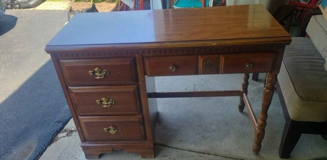 Kids Wooden Desk And Chair