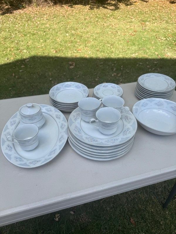 Silvered Fine China Set 31 Pieces 4 Person