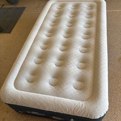 Slumberjack Air Mattress – Twin/Full (Camp In Comfort) + Electric Pump