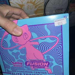 Fusion Strike Pokemon Center Elite Trainer Box (Exclusive) - SWSH08: Fusion Strike (SWSH08)