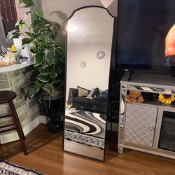 Standup mirror