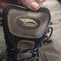 Avenger Work Boots -like New .....niw$45