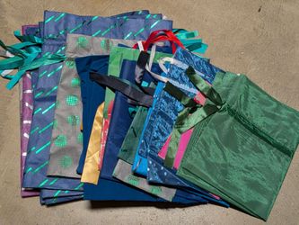 Assorted gift bags (free)