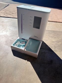 WiFi enabled automatic pet feeder (dogs and cats)