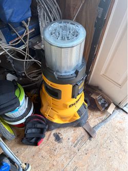 Dewalt floor light DCL070