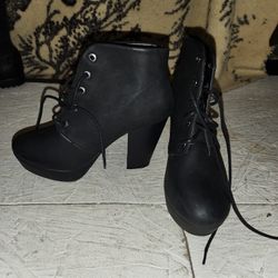 Black Bootie Heels Sz8