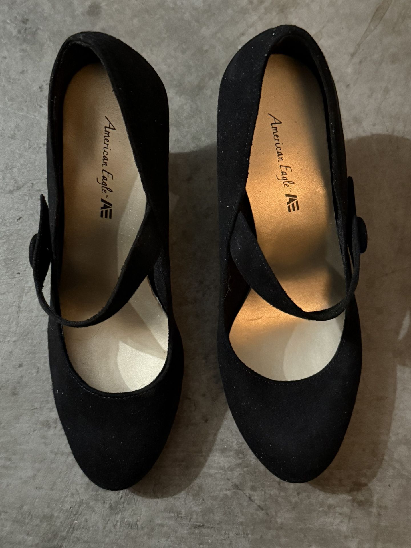 Cute Black Chunky Heeled Pumps (women's size 6.5)