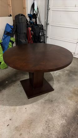 Crate and Barrel 48 Inch round Dining Table