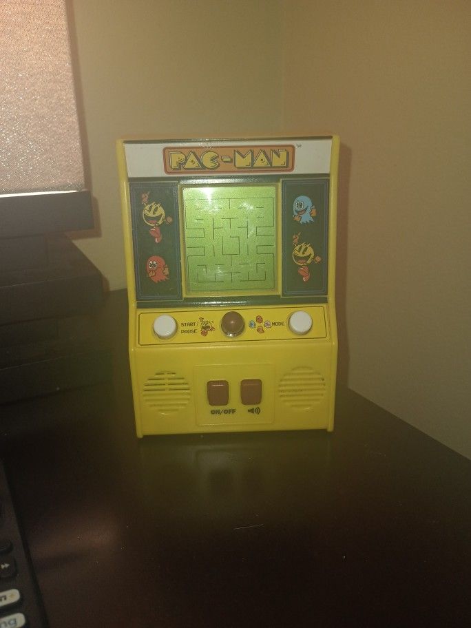 PAC-MAN HAND HELD CLASSIC GAME