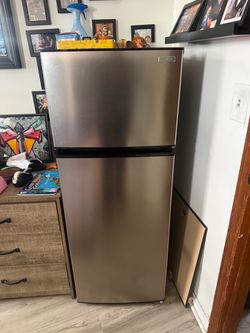 Vissani Stainless Steel Top Freezer Refrigerator