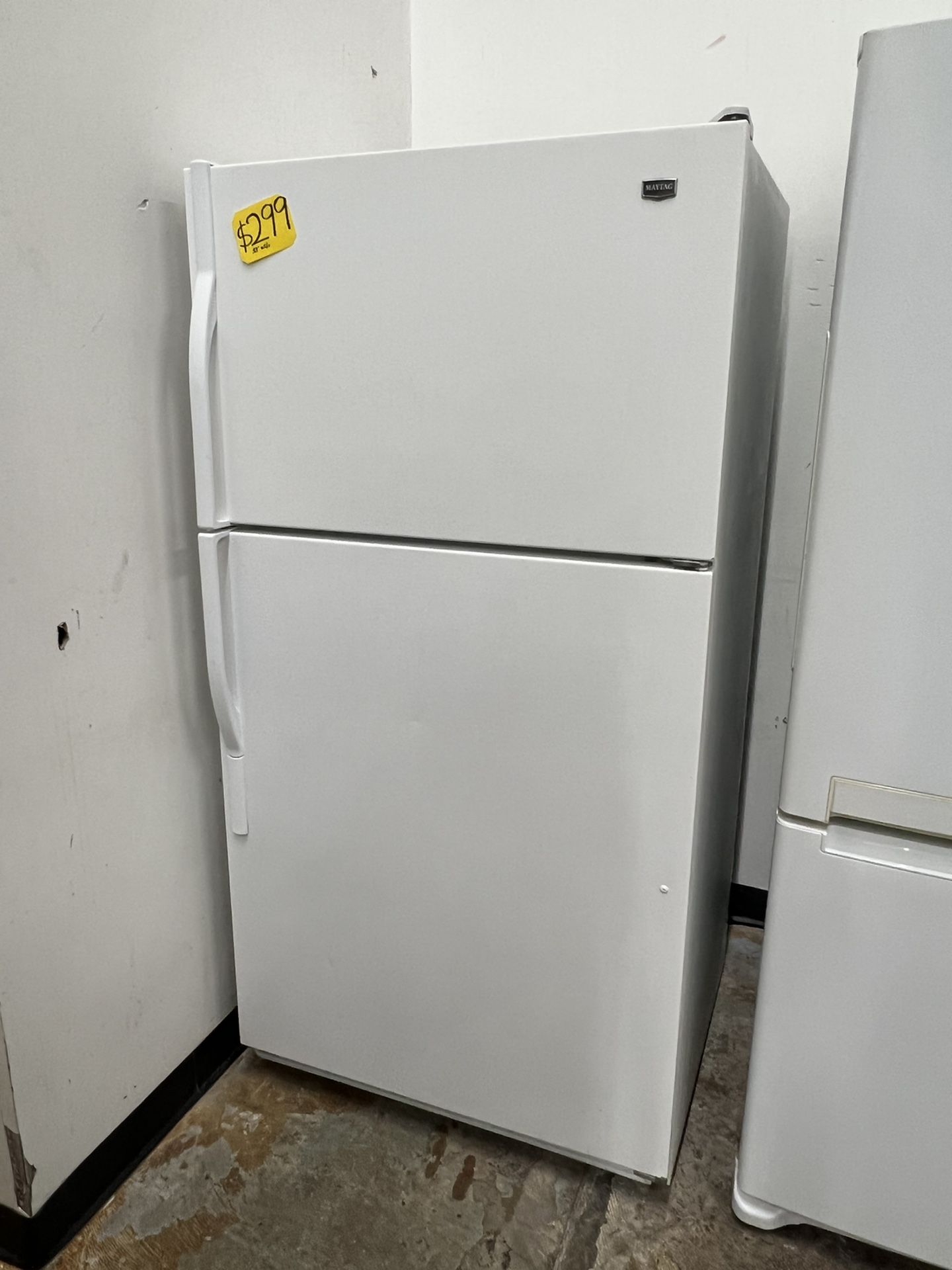 Maytag 33”wide Top Freezer Refrigerator In Great Condition 
