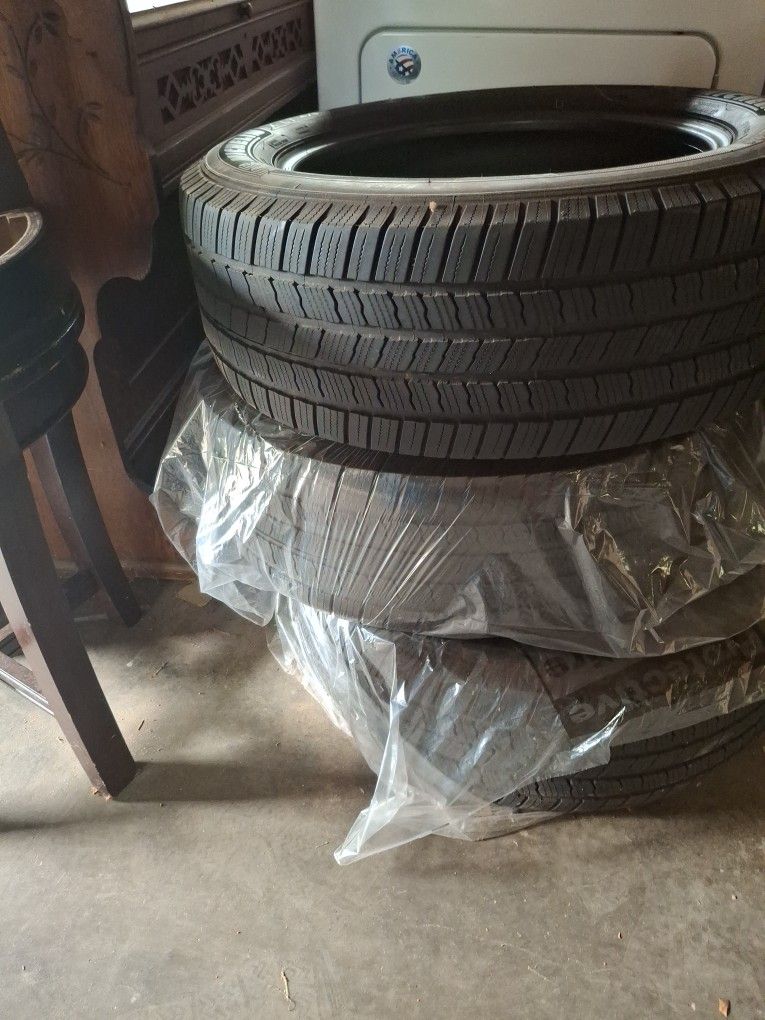 275x55xr20 MICHELIN
