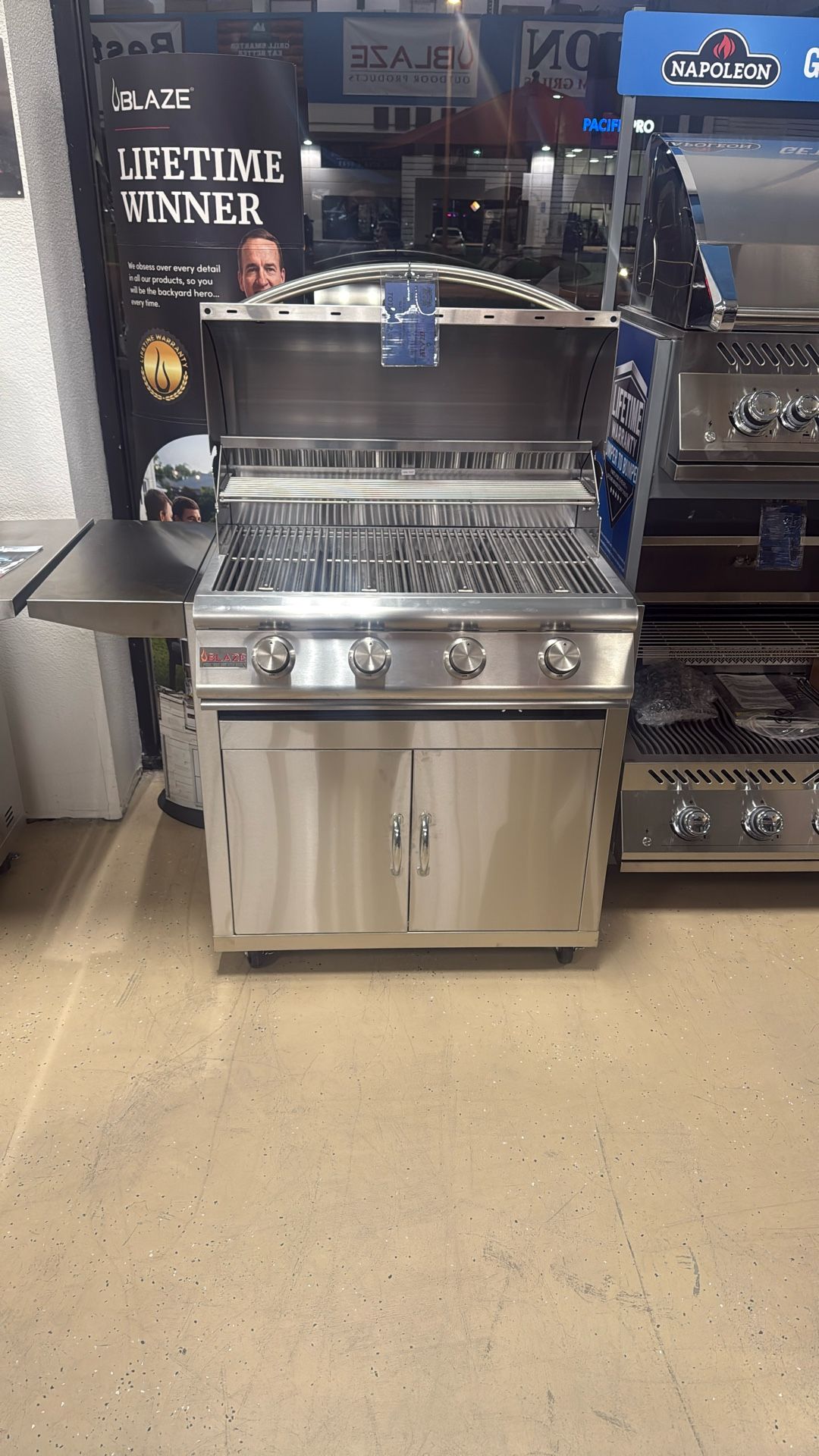 Blaze LBM 32-Inch 4-Burner Natural Gas Grill On Cart W/ FREE Cover