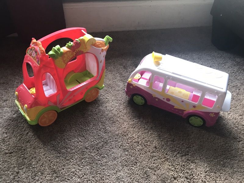 62 shopkins 2 shopkins cars, 33 baskets, 1 kitchen and one sponge shopkins