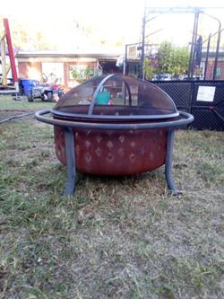 Outdoor metal Fire Pit with Spark Screen