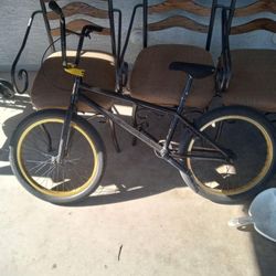 22” Bmx Black And Gold Fit Bike