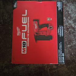 Milwaukee M18 18gauge Brad Nailer 