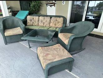 Traditional wicker patio set...6 pieces