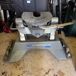 B&W 25k puck fifth wheel trailer hitch