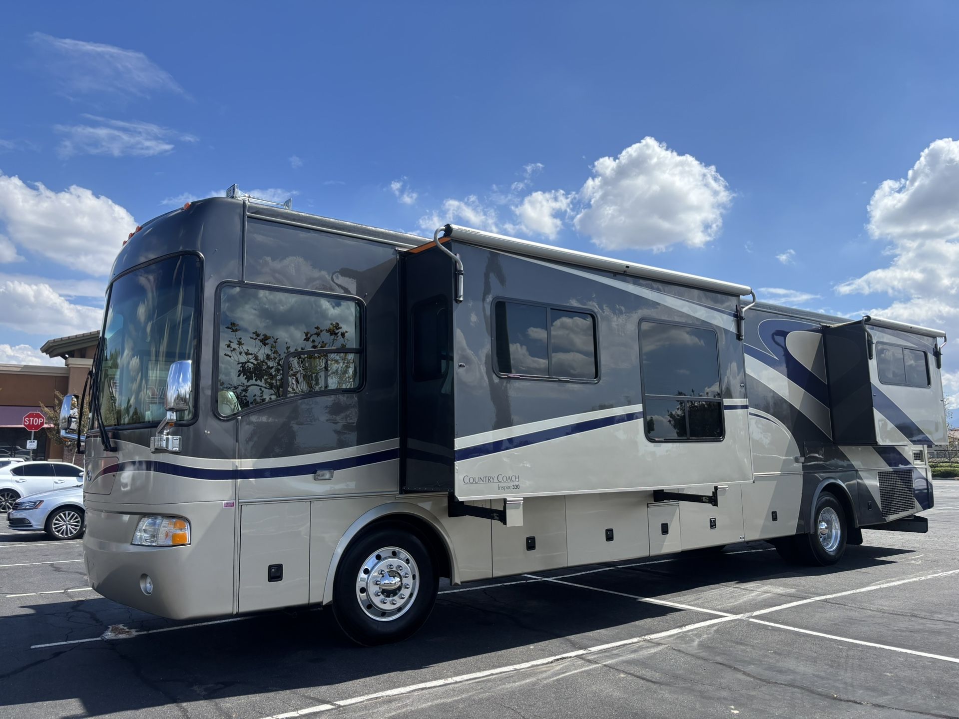 2005 country coach Inspire 330 40ft diesel pusher3 Slides