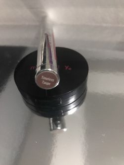 Mally 2-pc highlighter and eyeshadow stick