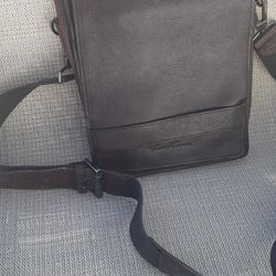 Kenneth  Cole Small Leather Messenger Bag