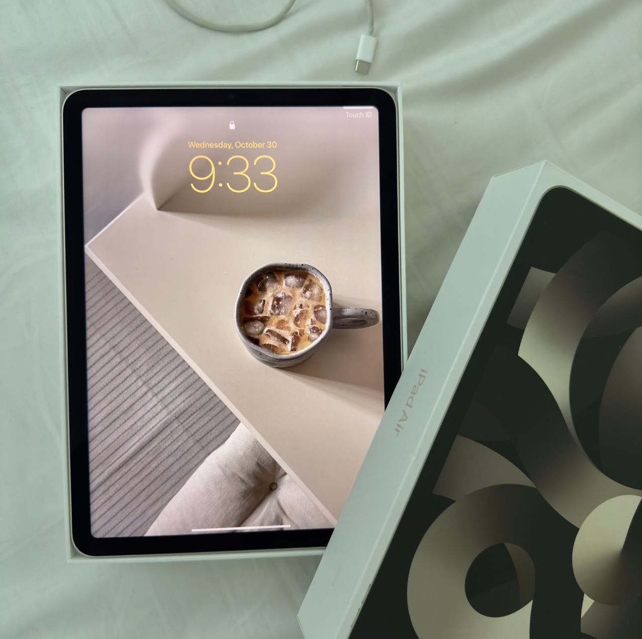 Apple Ipad Air (5th gen - M1) Mint Condition (Battery 100%)