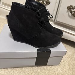 Universal Thread Black Booties