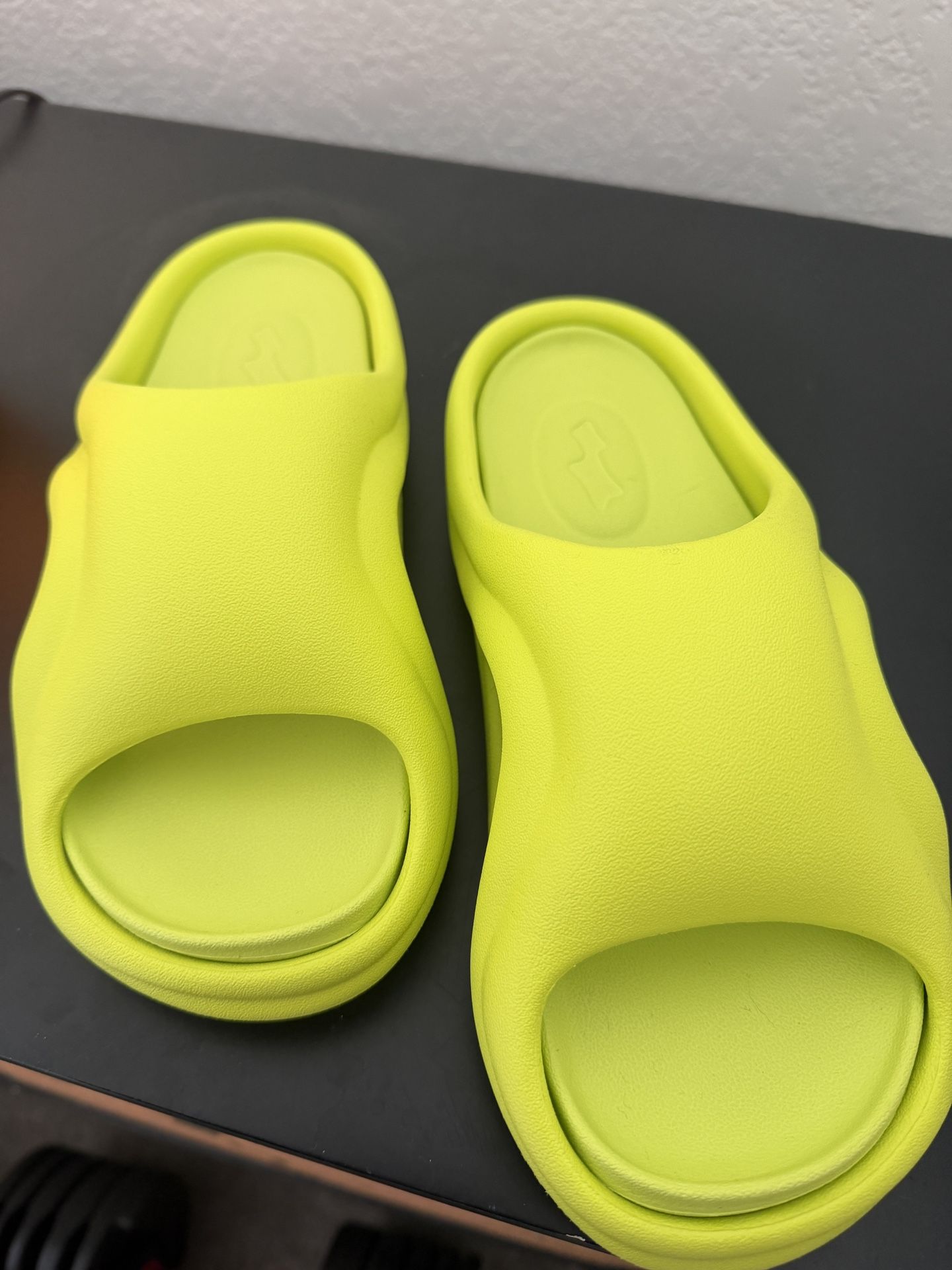 Skylrk Beach Slides Fizz