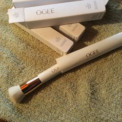 Ogee Make Up Blender Brush//EACH