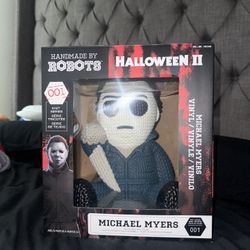 Ghostface & Michael Myers Collectible Figures – Horror / Halloween Decor