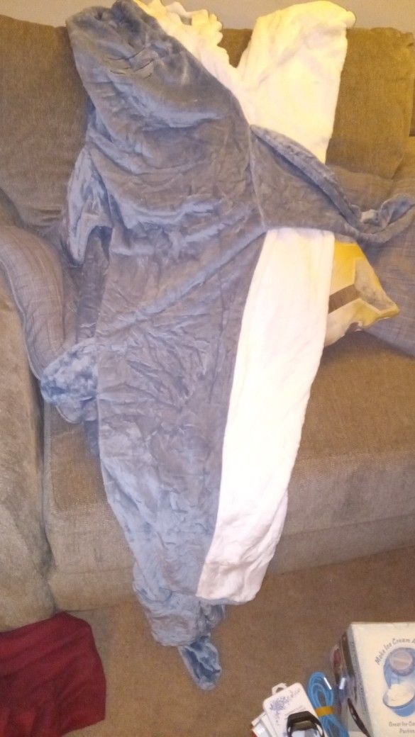 Kids Shark Blanket. Open-box Never Used