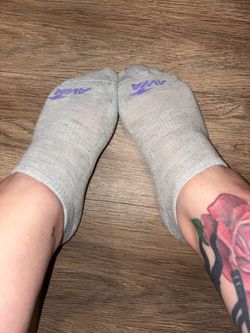 Pair of women’s grey socks used