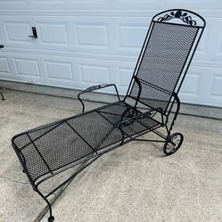 Vintage Wrought Iron  Outdoor Patio Chaise Lounger Chair