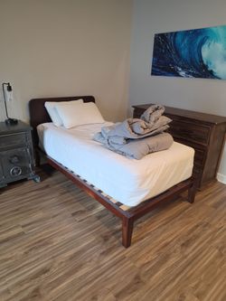 Twin bed with nectar hybrid mattress