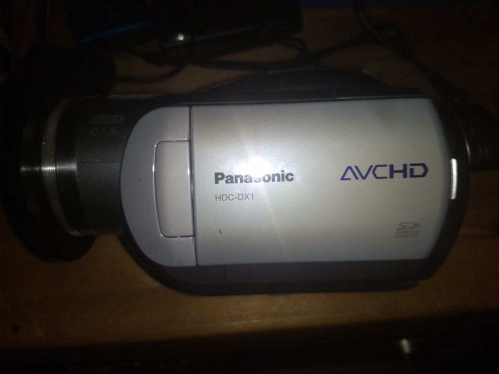 Panasonic AVDHD leica lens camera 3ccd plus Panasonic hd 40gb