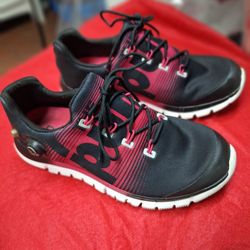 Reebok size 7 woman $10 pick up only in Lamont 